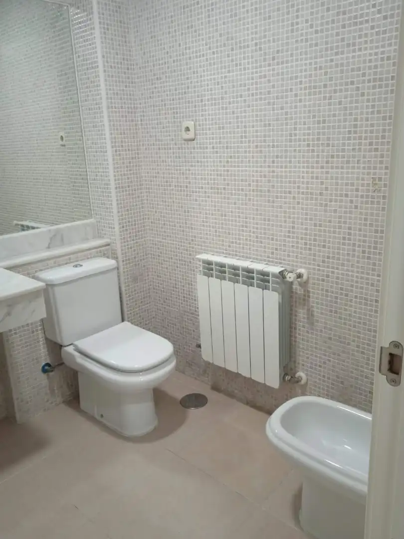 Bany de Casa o xalet en venda en Santo Domingo-Caudilla amb Calefacció i Terrassa
