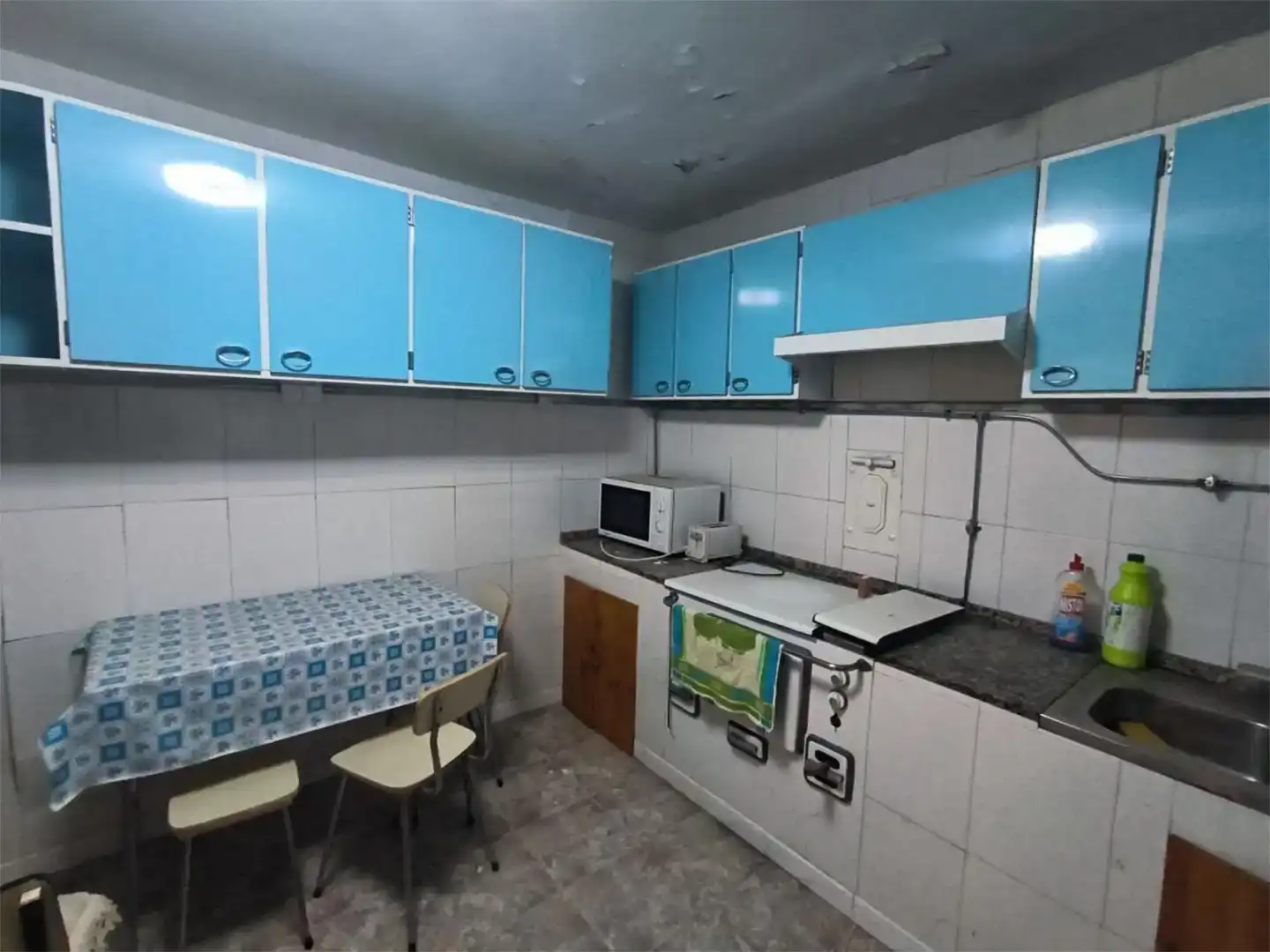 Cuina de Casa adosada en venda en Palacios de la Valduerna amb Moblat