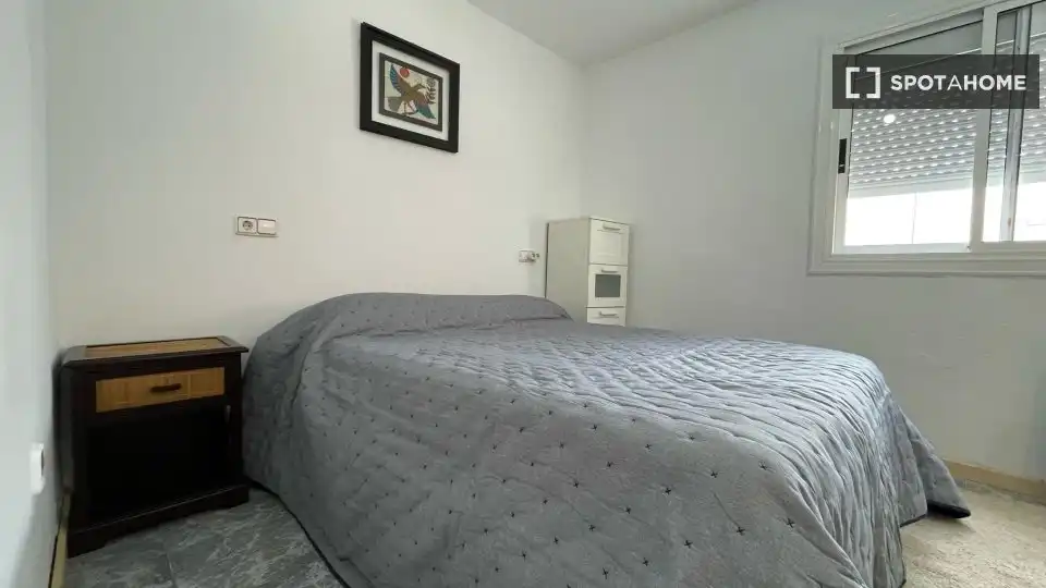 Habitación de Piso de alquiler en L'Hospitalet de Llobregat con Aire acondicionado, Calefacción y Amueblado