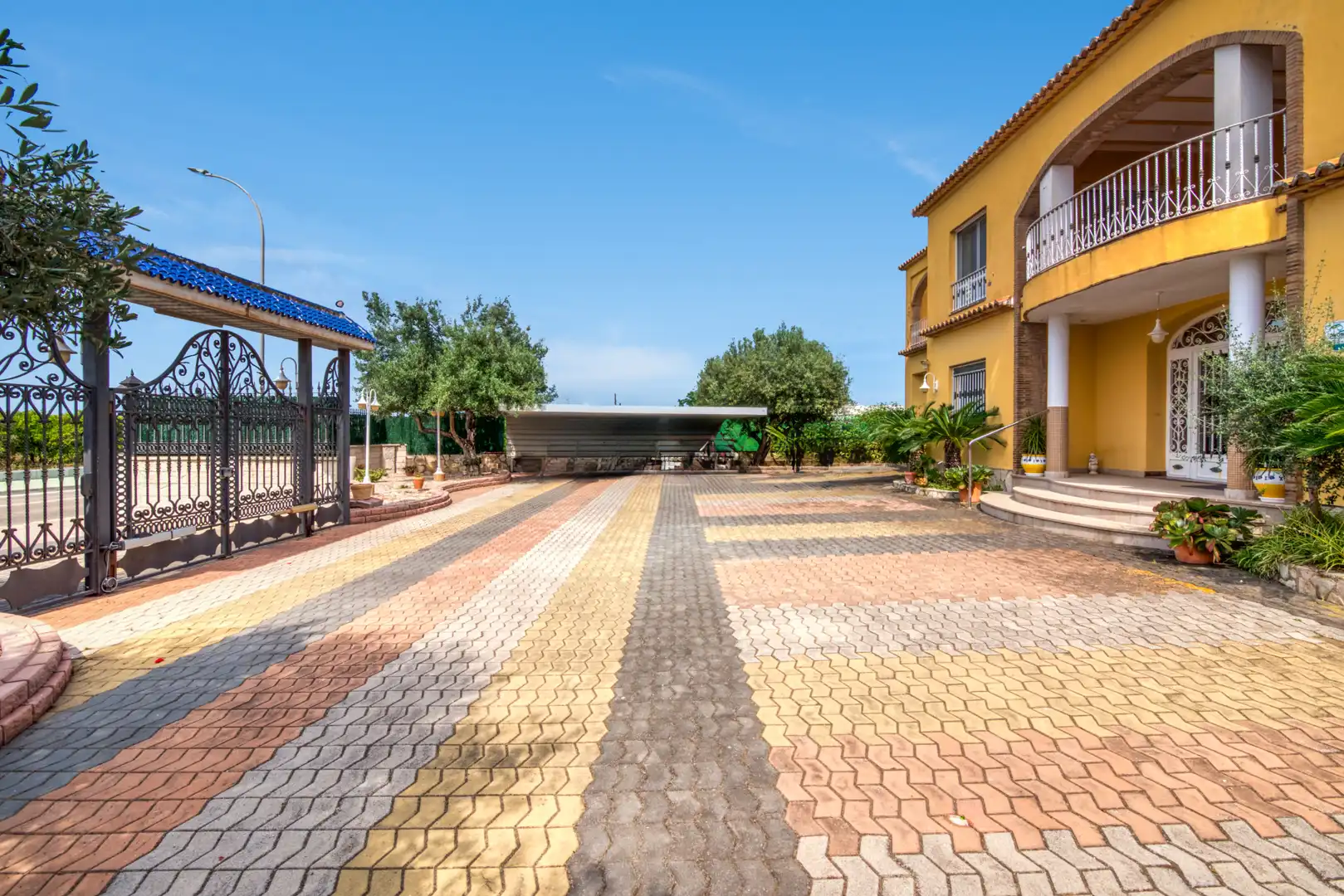 Vista exterior de Casa o xalet en venda en Piles amb Aire condicionat, Calefacció i Jardí privat