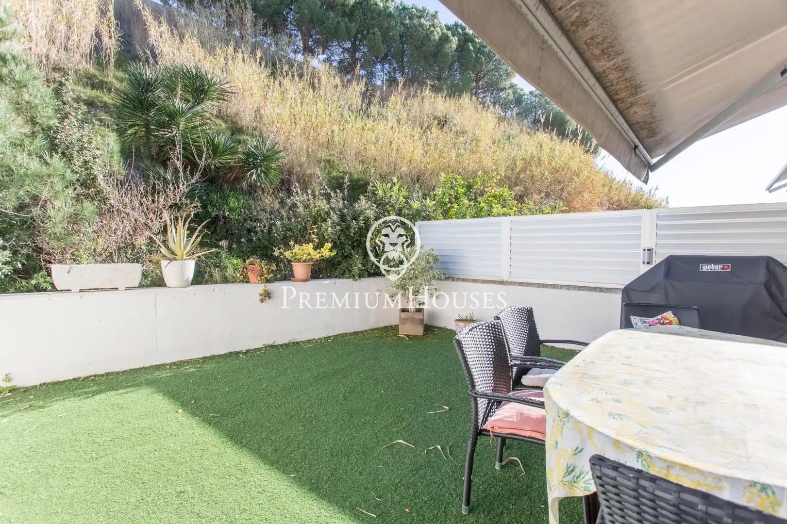 Terrasse von Einfamilien-Reihenhaus zum Verkauf in Sant Pol de Mar mit Klimaanlage, Heizung und Parkett
