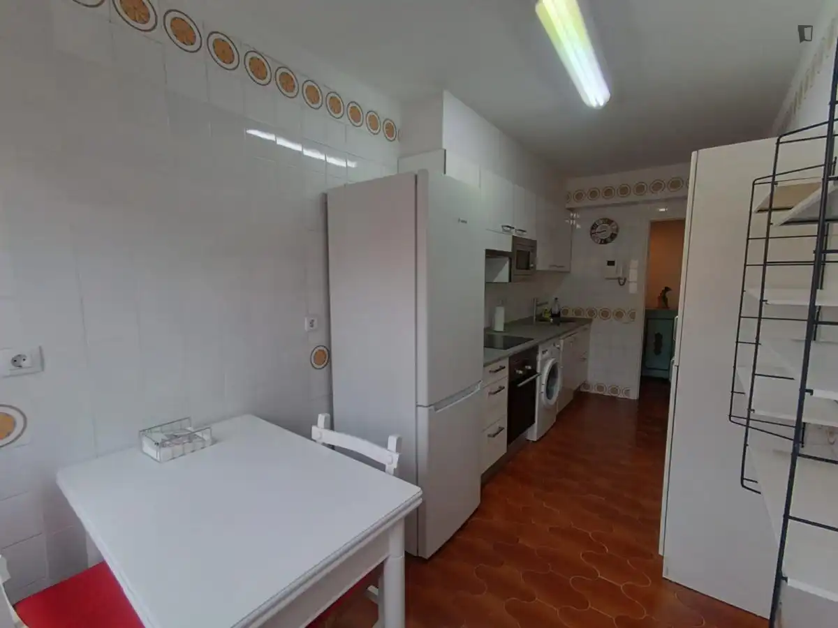 Room in Mendebaldea - Ermitagaña