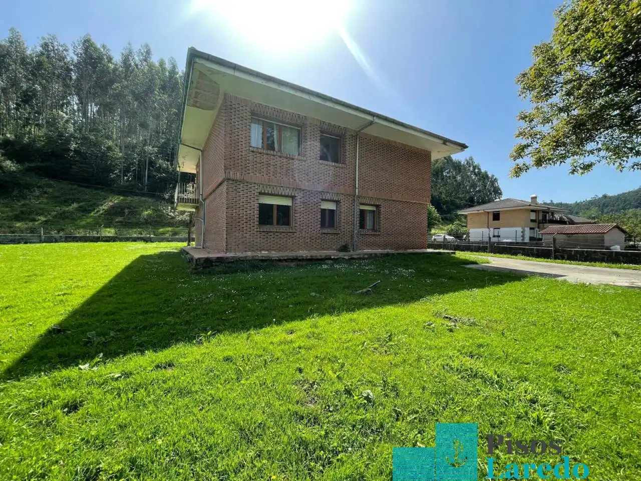 Vista exterior de Casa o chalet en venta en Ampuero con Jardín privado, Parquet y Terraza