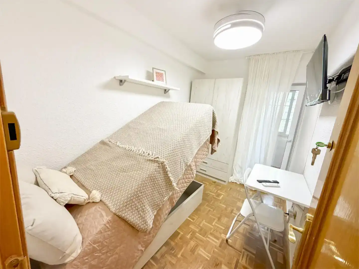 Dormitori de Apartament de lloguer en Coslada amb Parquet i Moblat