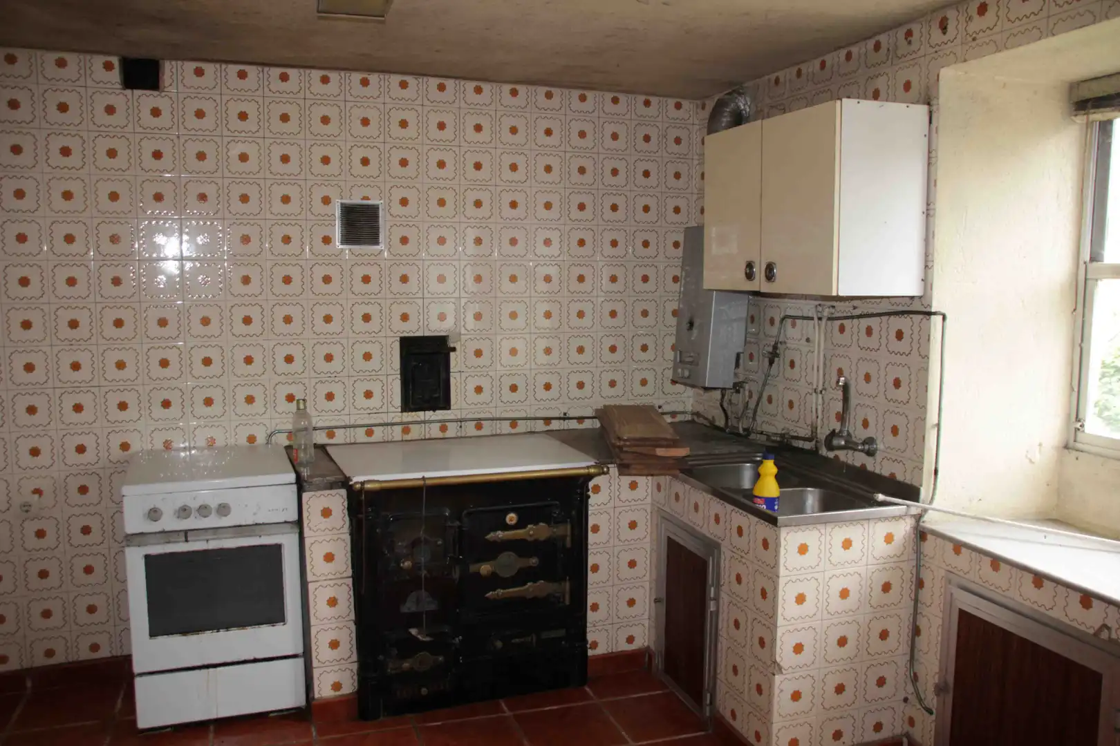 Küche von Einfamilien-Reihenhaus zum Verkauf in Padrón
