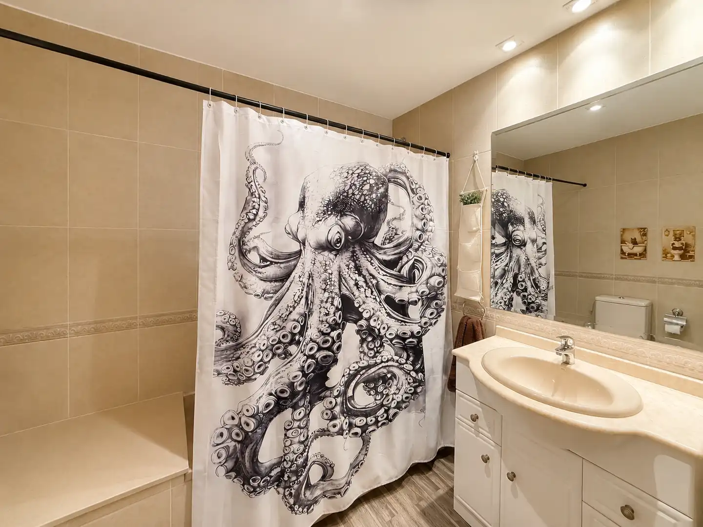 Bathroom of Flat for sale in La Pobla de Vallbona  with Air Conditioner, Furnished and Oven