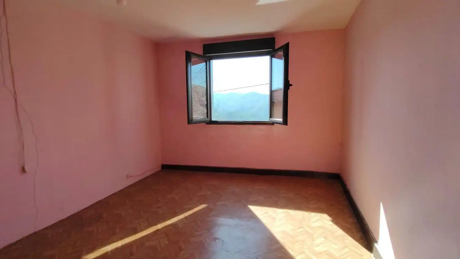 Dormitori de Casa o xalet en venda en San Martín del Rey Aurelio amb Piscina