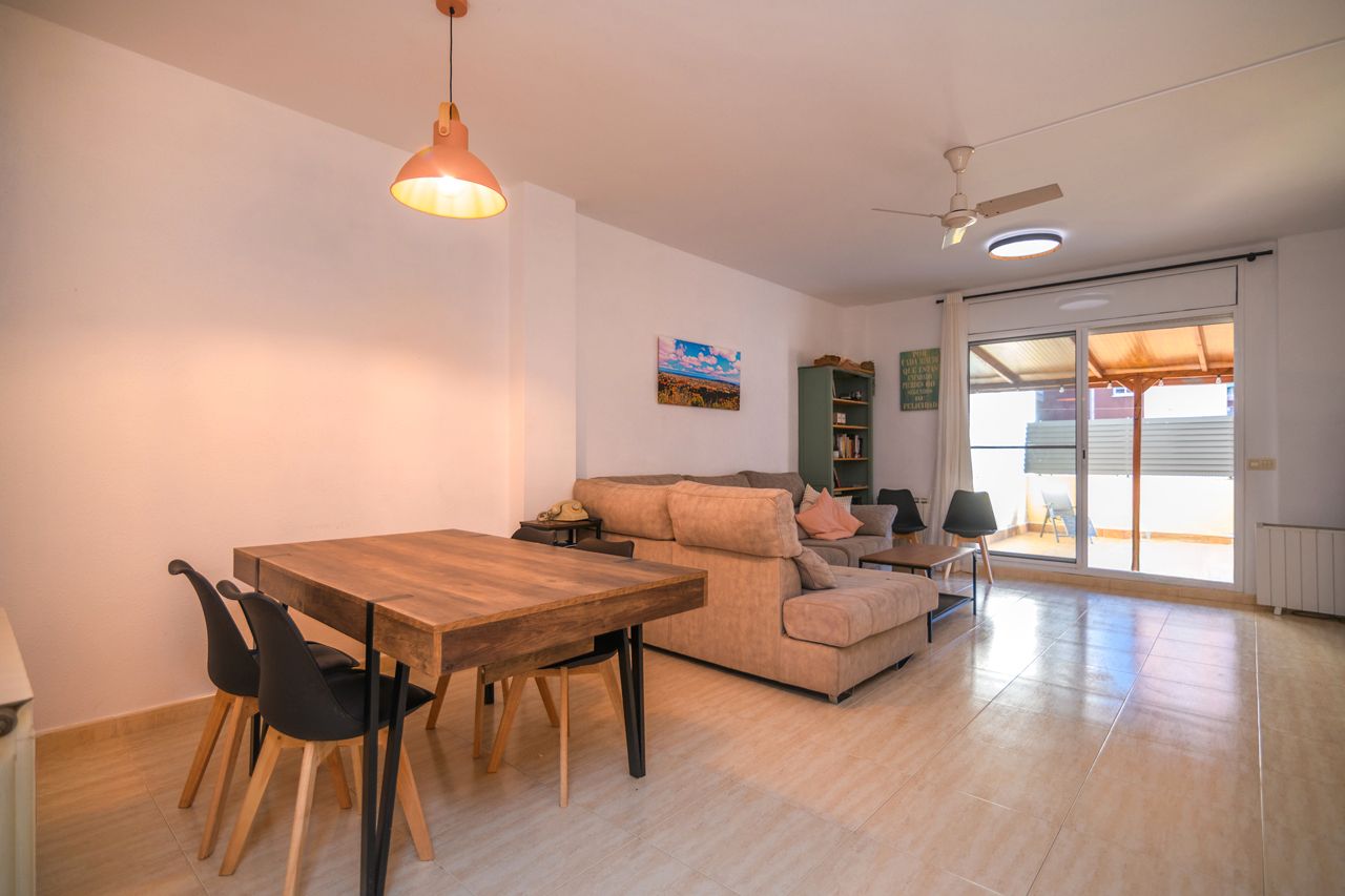 Living room of Flat for sale in Viladecans  with Heating, Parquet flooring and Terrace