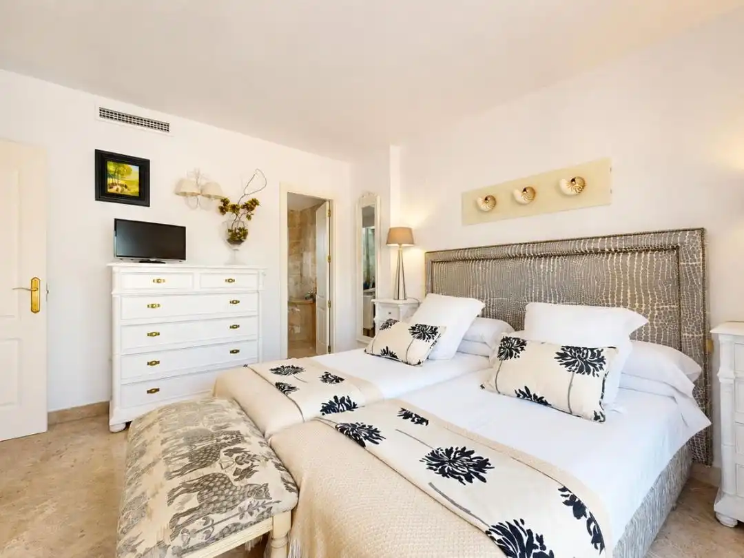 Dormitori de Casa o xalet en venda en Marbella amb Aire condicionat, Calefacció i Jardí privat
