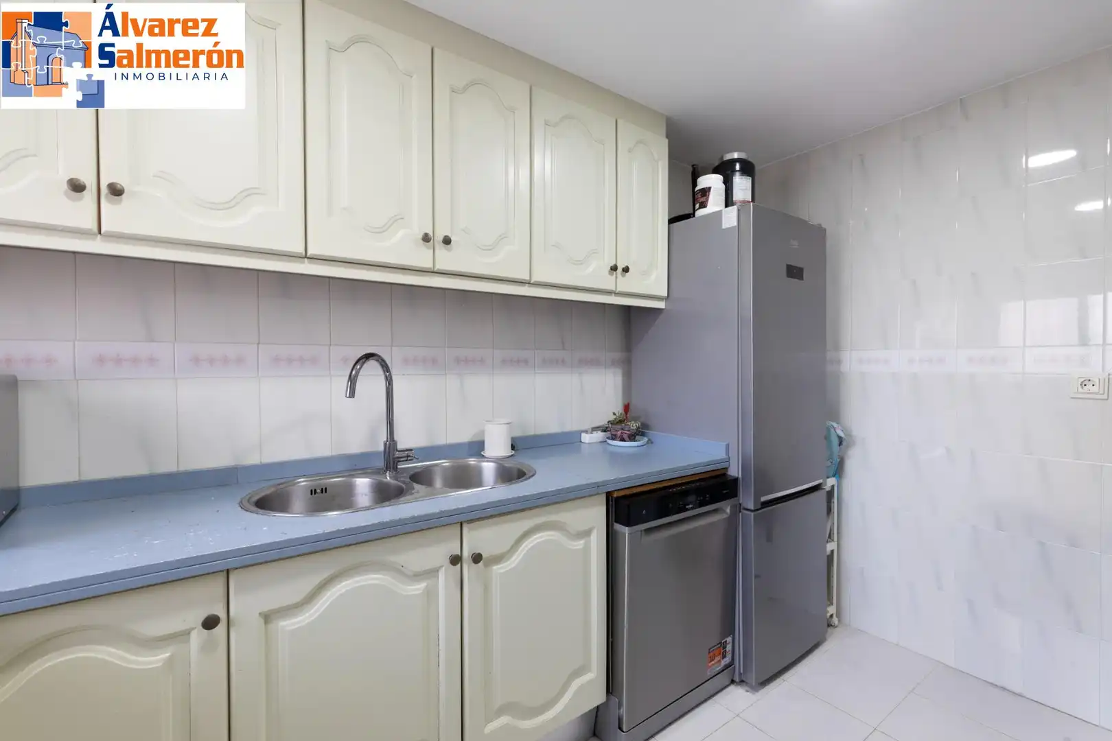 Kitchen of Houses for sale in Altos de la Zubia