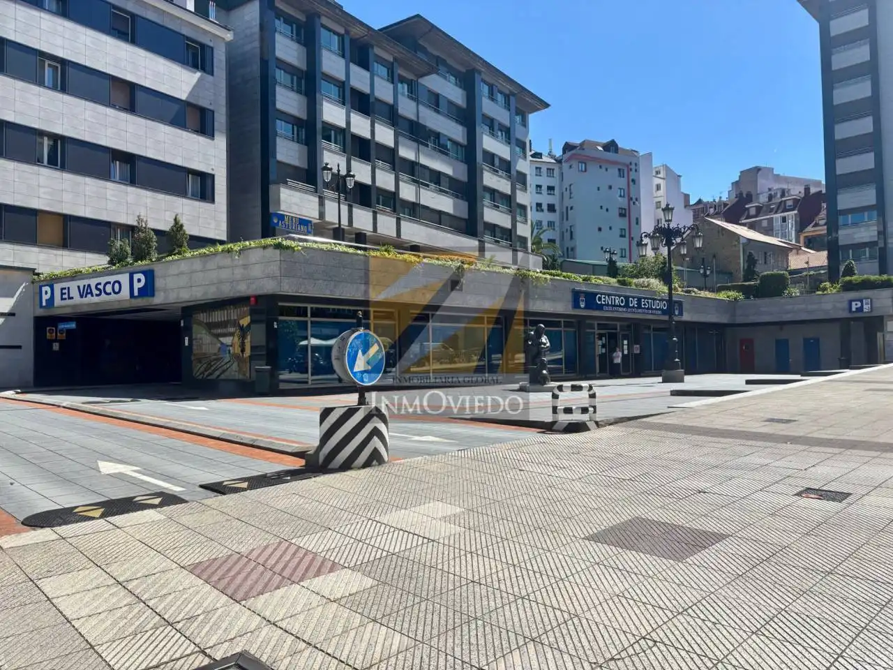Vista exterior de Pis en venda en Oviedo  amb Calefacció i Moblat