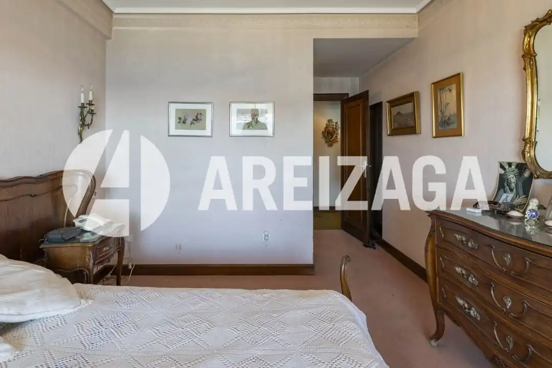 Habitación de Piso en venta en Donostia - San Sebastián  con Calefacción, Terraza y Balcón