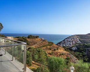 Vista exterior de Àtic en venda en Nerja amb Aire condicionat i Terrassa