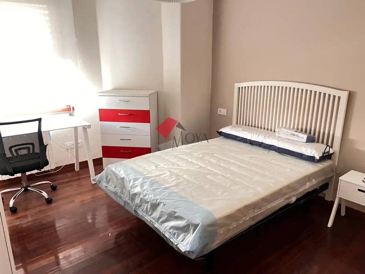 Schlafzimmer von Wohnungen zur Miete in Vigo  mit Heizung und Möbliert
