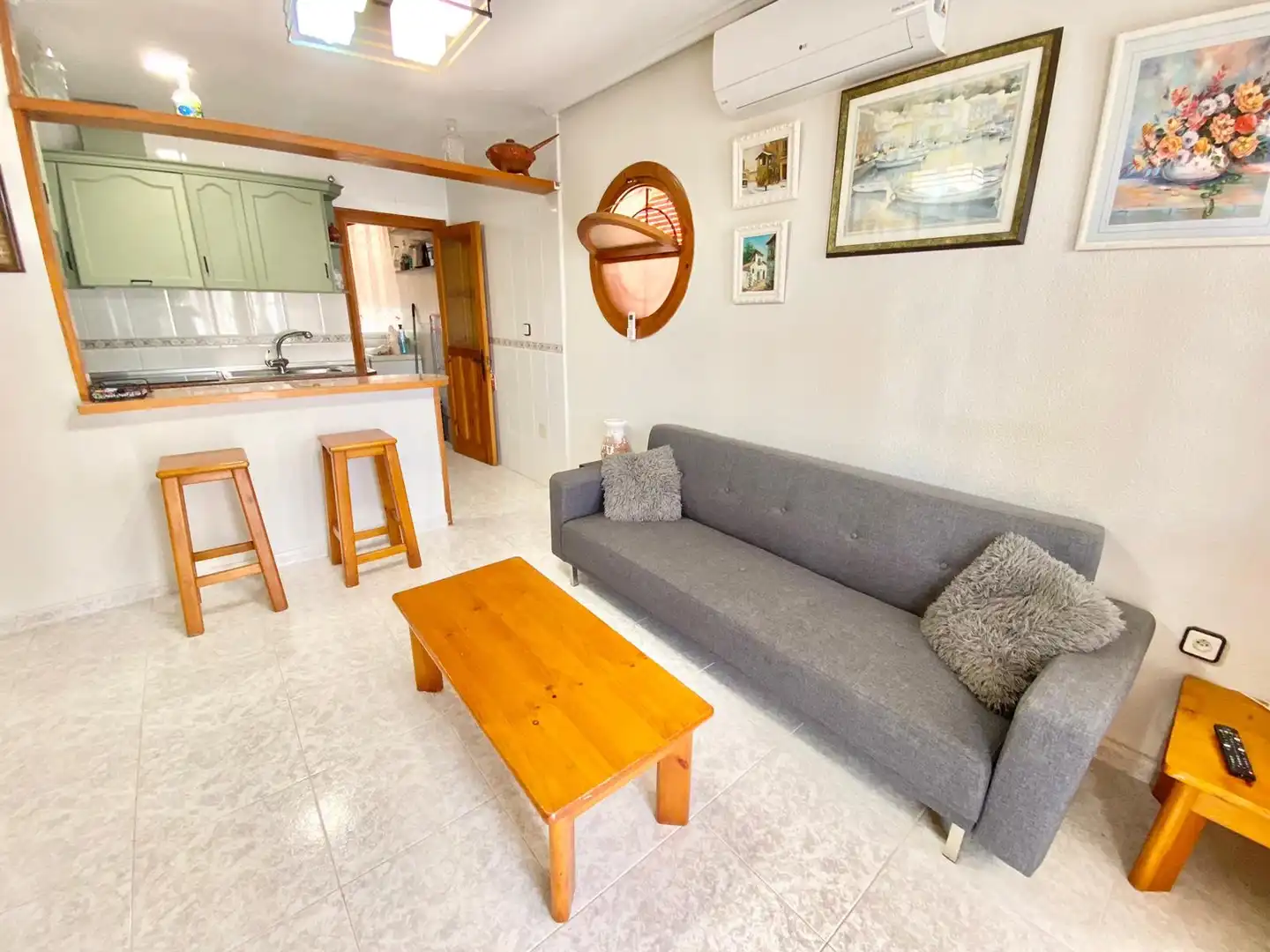 Sala de estar de Casa o chalet de alquiler en Torrevieja con Aire acondicionado, Calefacción y Jardín privado