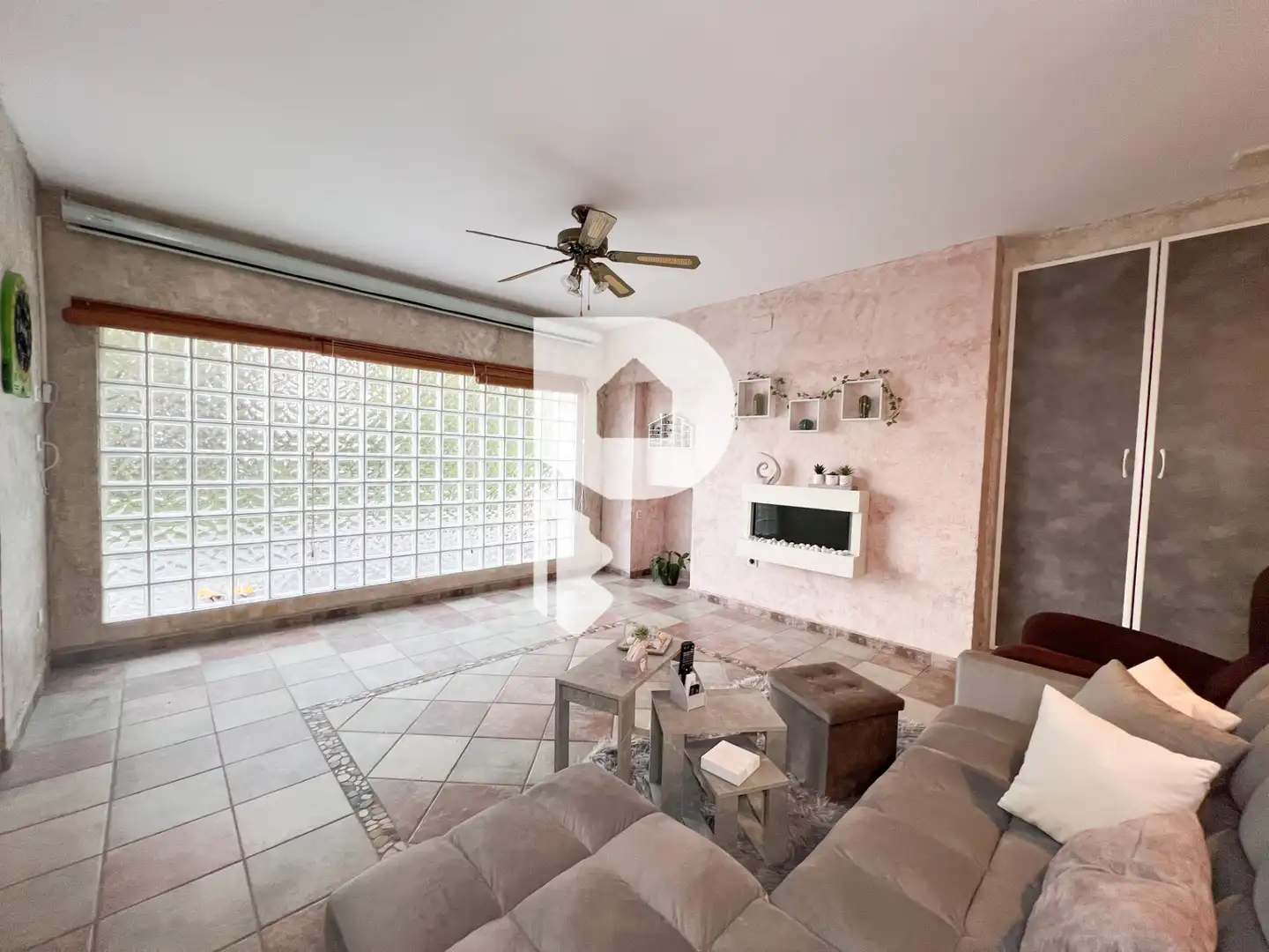 Sala de estar de Casa o chalet en venta en Vallirana con Aire acondicionado, Calefacción y Terraza