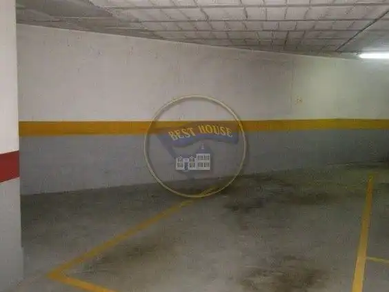 Aparcament de Apartament de lloguer en Vigo  amb Calefacció, Parquet i Traster