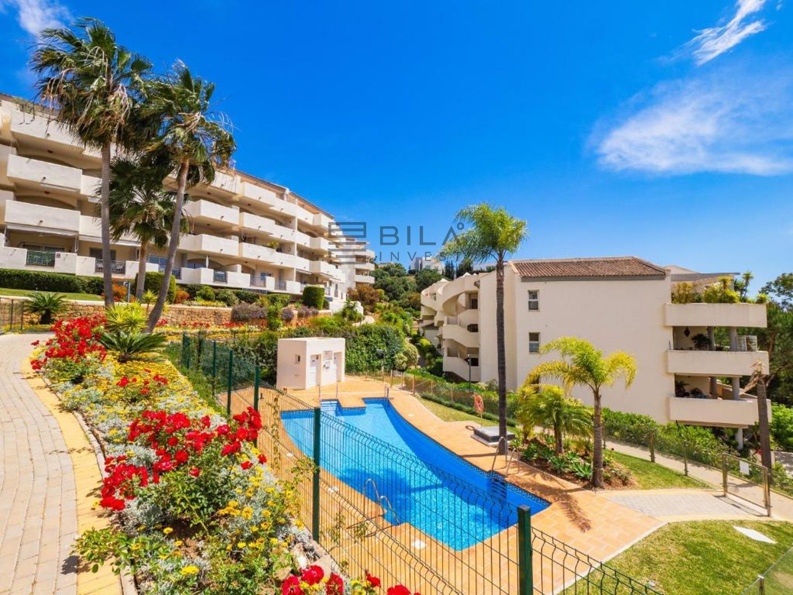 Vista exterior de Ático en venta en Marbella con Aire acondicionado, Terraza y Piscina