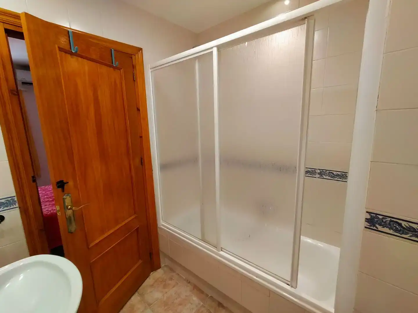 Badezimmer von Dachboden zum Verkauf in Almuñécar mit Klimaanlage, Abstellraum und Möbliert