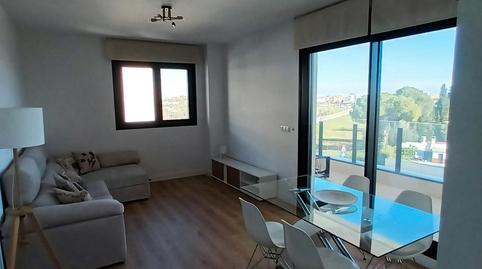 Foto 2 von Wohnung zur Miete in C. Sta. Ángela de la Cruz, Nuevo Bulevar, Mairena del Aljarafe