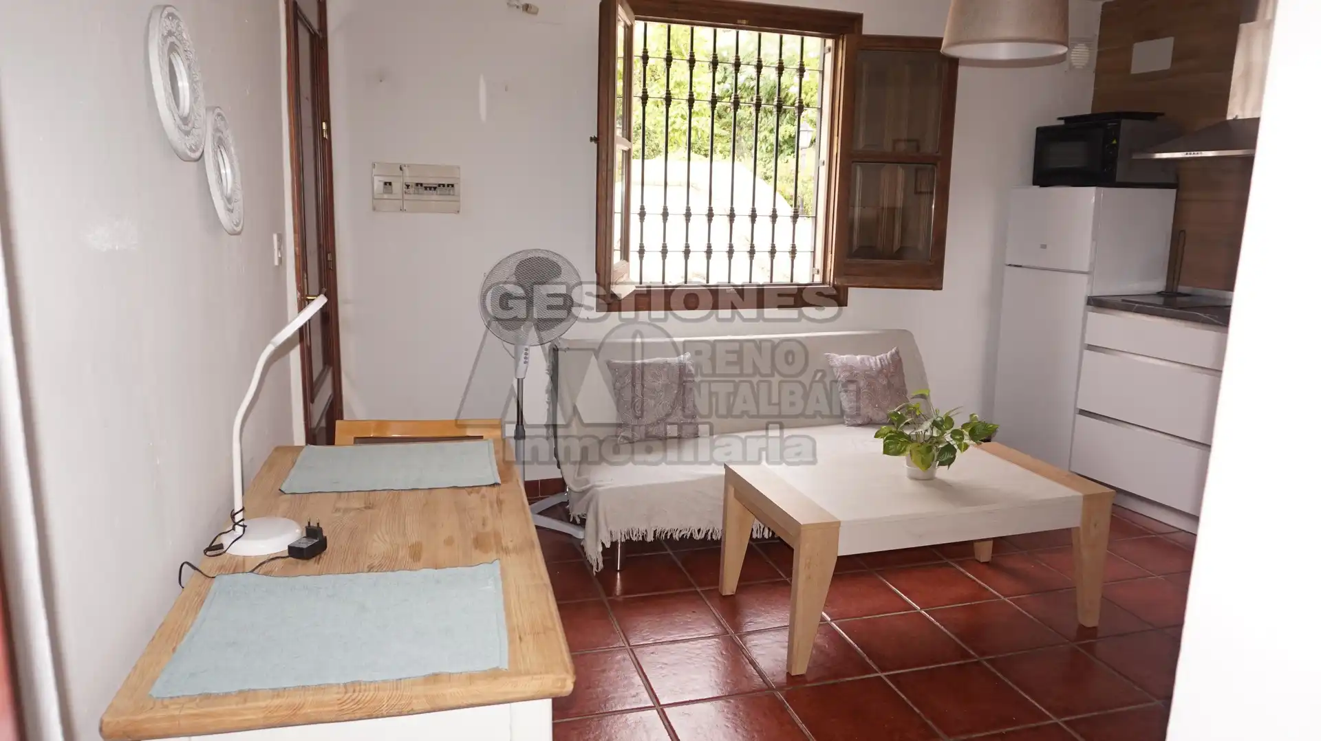 Attic for rent in Cuesta de Abarqueros, Barrio de Albaicín