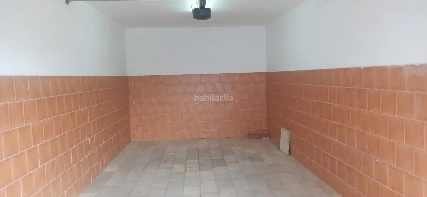 Individual en venda a Avenida de Fuentebravía 16