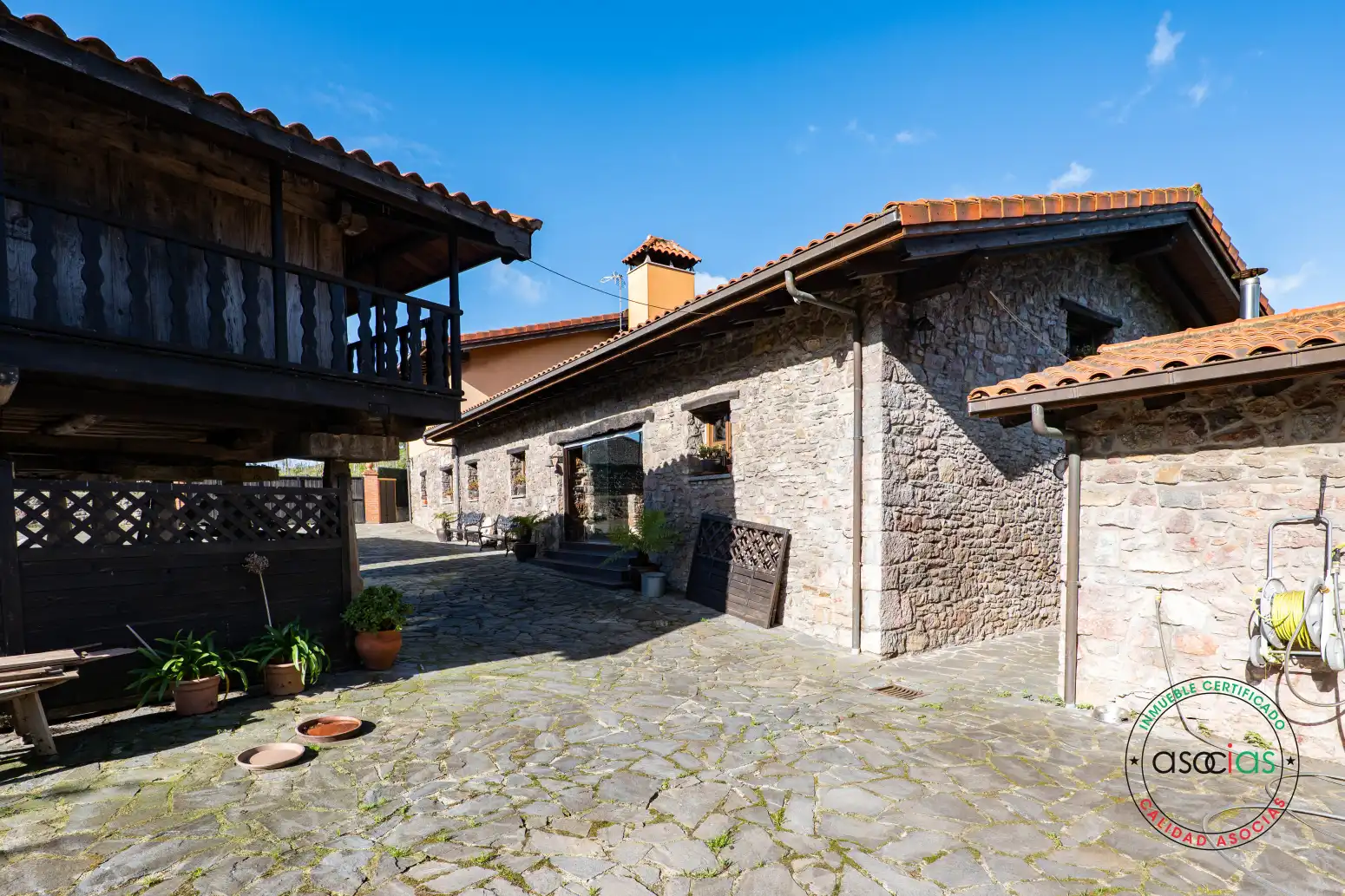 Vista exterior de Casa o xalet en venda en Carreño amb Calefacció, Jardí privat i Traster