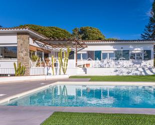 Vista exterior de Casa o xalet en venda en Sant Vicenç de Montalt amb Calefacció, Jardí privat i Piscina