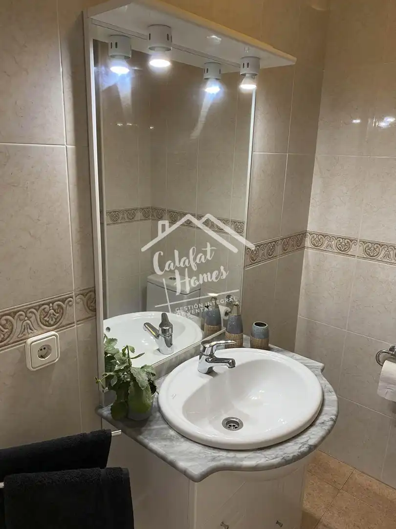 Badezimmer von Wohnung zum Verkauf in L'Ametlla de Mar  mit Klimaanlage und Mikrowelle