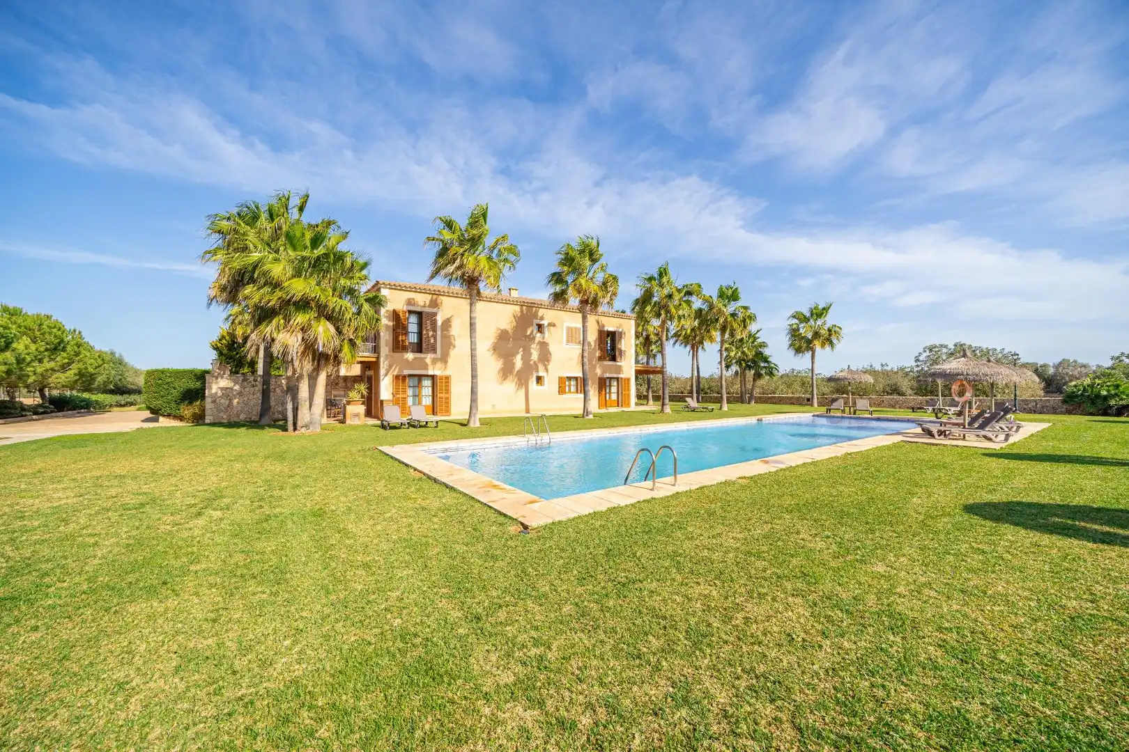 Vista exterior de Edificio en venta en Ses Salines con Piscina comunitaria