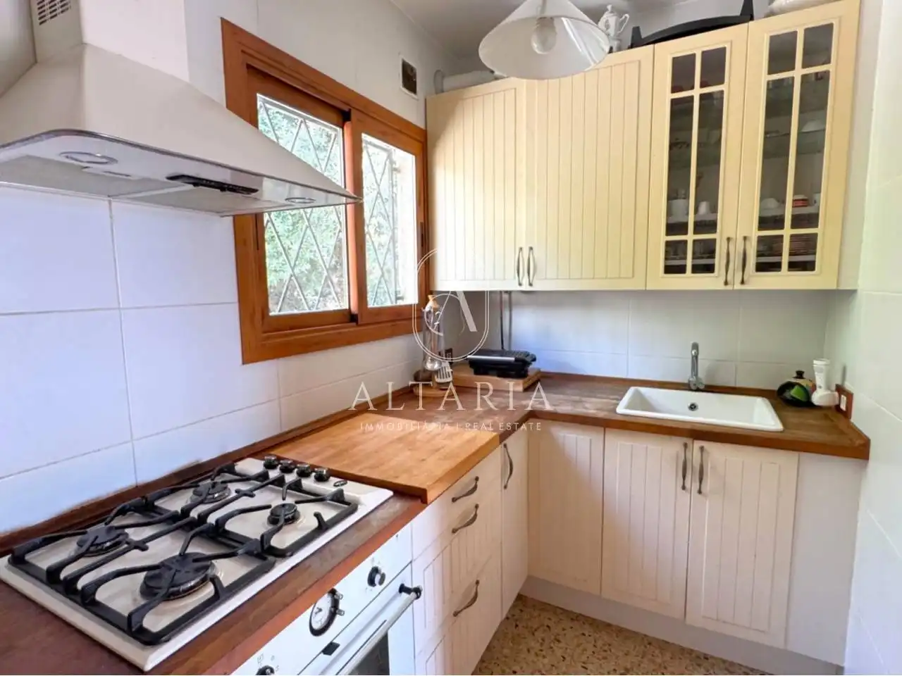Cuina de Finca rústica en venda en Pineda de Mar amb Jardí privat, Piscina i Alarma