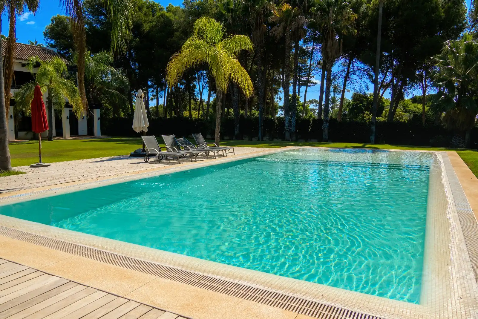 Piscina de Casa o xalet en venda en Marbella amb Aire condicionat, Jardí privat i Parquet