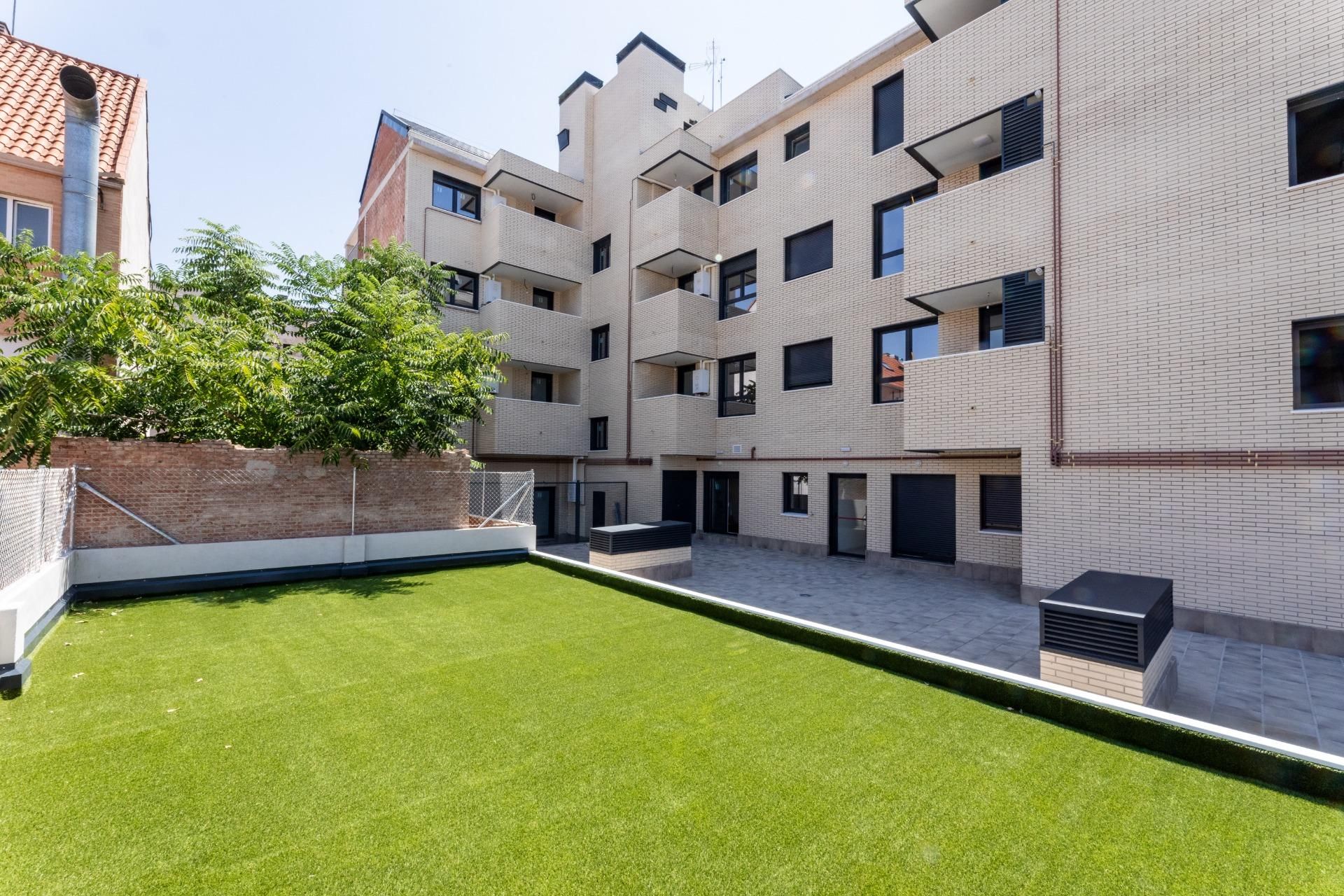 Exterior view of Apartment for sale in  Madrid Capital  with Air Conditioner, Storage room and Alarm