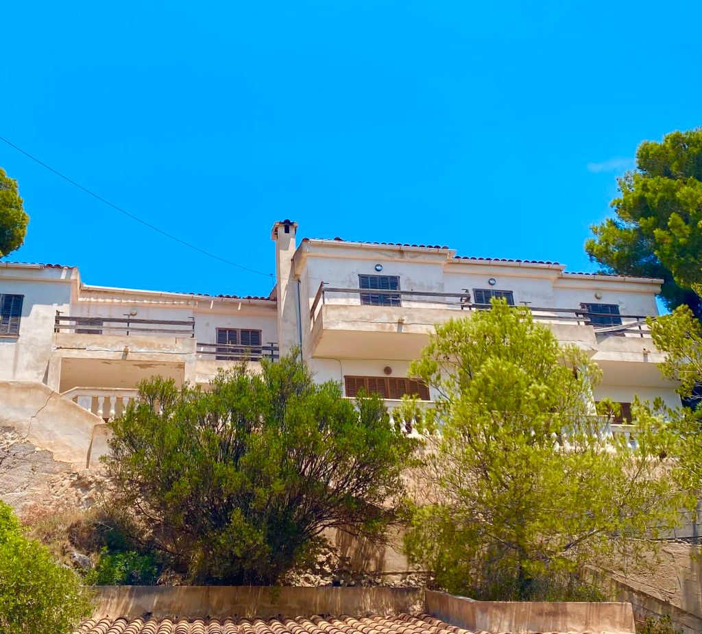 Vista exterior de Casa o xalet en venda en Calvià amb Jardí privat, Terrassa i Piscina