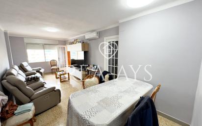 Living room of Flat for sale in Cornellà de Llobregat  with Air Conditioner, Heating and Terrace