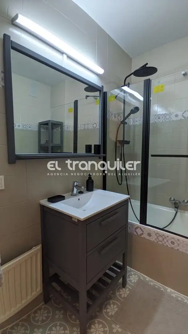 Badezimmer von Wohnung zum Verkauf in Madrid mit Klimaanlage, Parkett und Terrasse