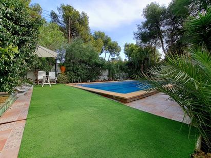 Piscina de Casa o xalet en venda en Castelldefels amb Aire condicionat, Calefacció i Jardí privat