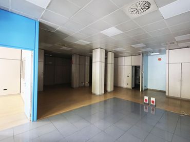 Locale commerciale in affitto a Parque Europa - Los Pitufos