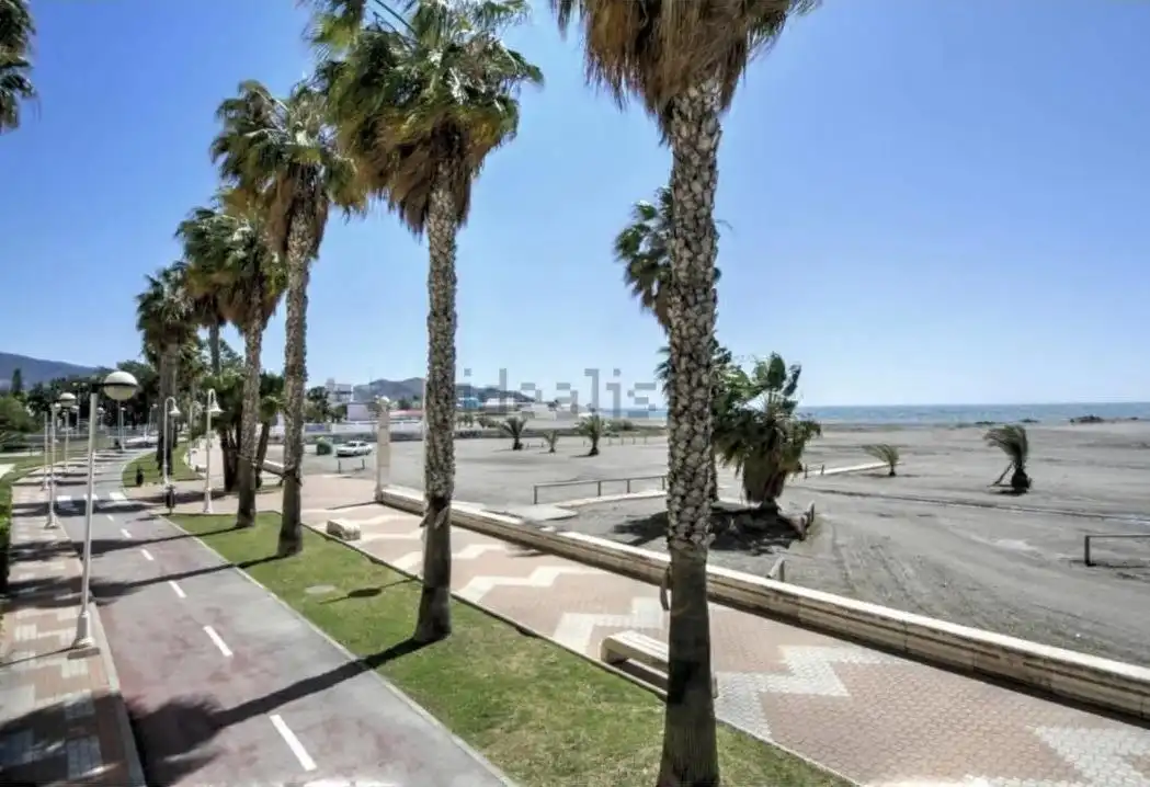 Vista exterior de Pis en venda en Motril