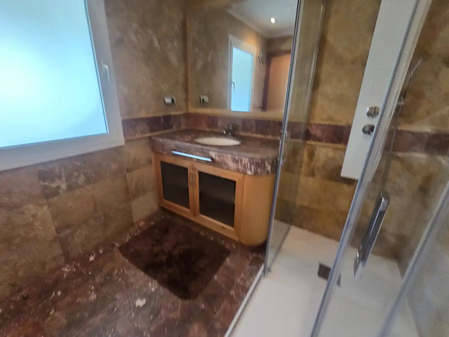 Bany de Apartament en venda en Marbella amb Aire condicionat, Calefacció i Jardí privat