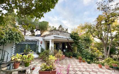 Jardí de Casa o xalet en venda en Sevilla la Nueva amb Calefacció, Jardí privat i Piscina