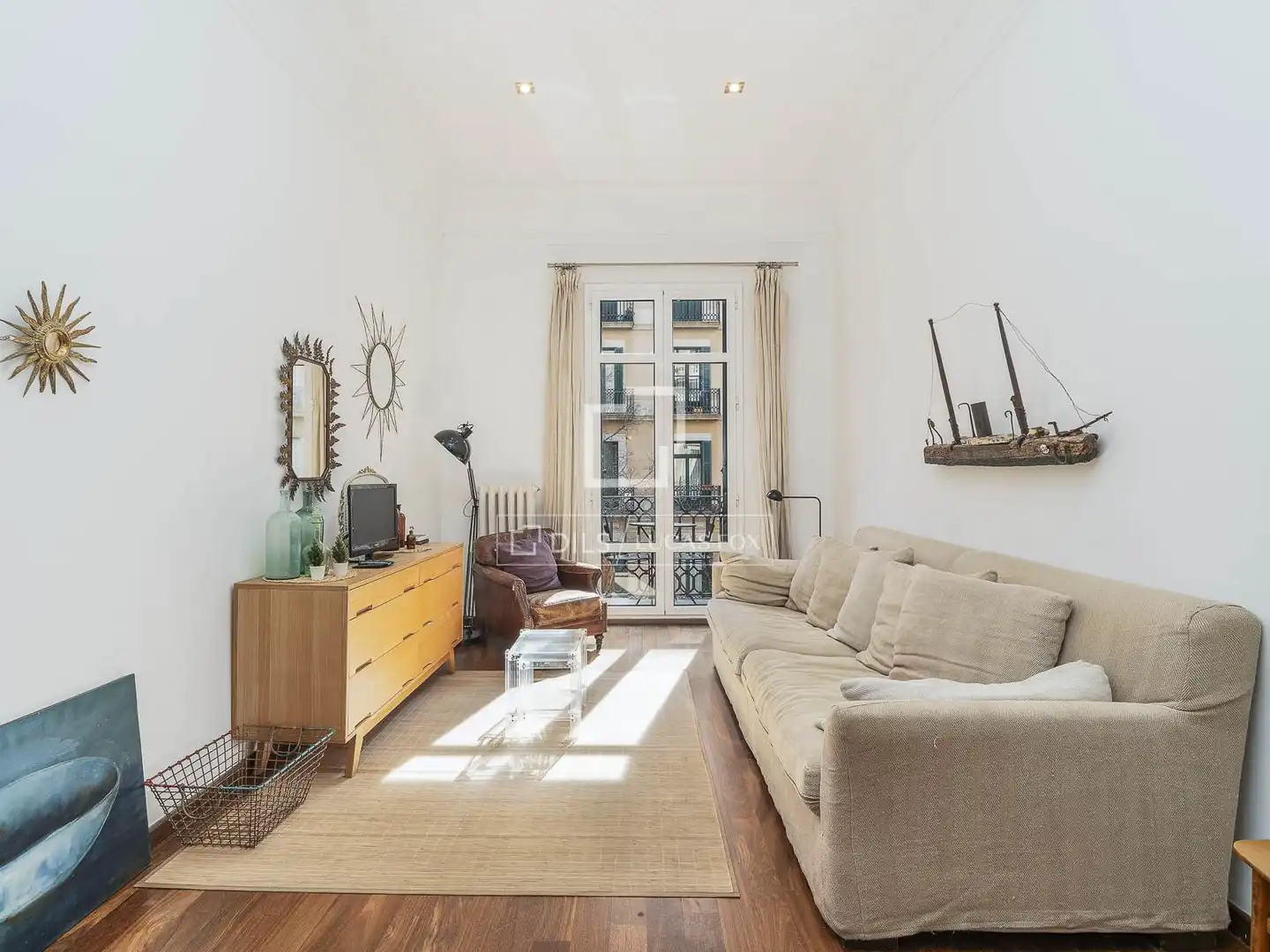 Wohnzimmer von Wohnung zum Verkauf in Barcelona mit Klimaanlage, Heizung und Balkon