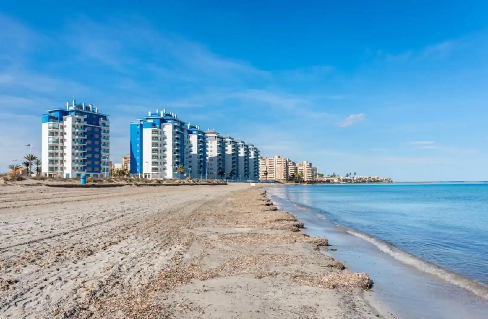 Vista exterior de Apartament en venda en La Manga del Mar Menor amb Aire condicionat, Piscina i Balcó