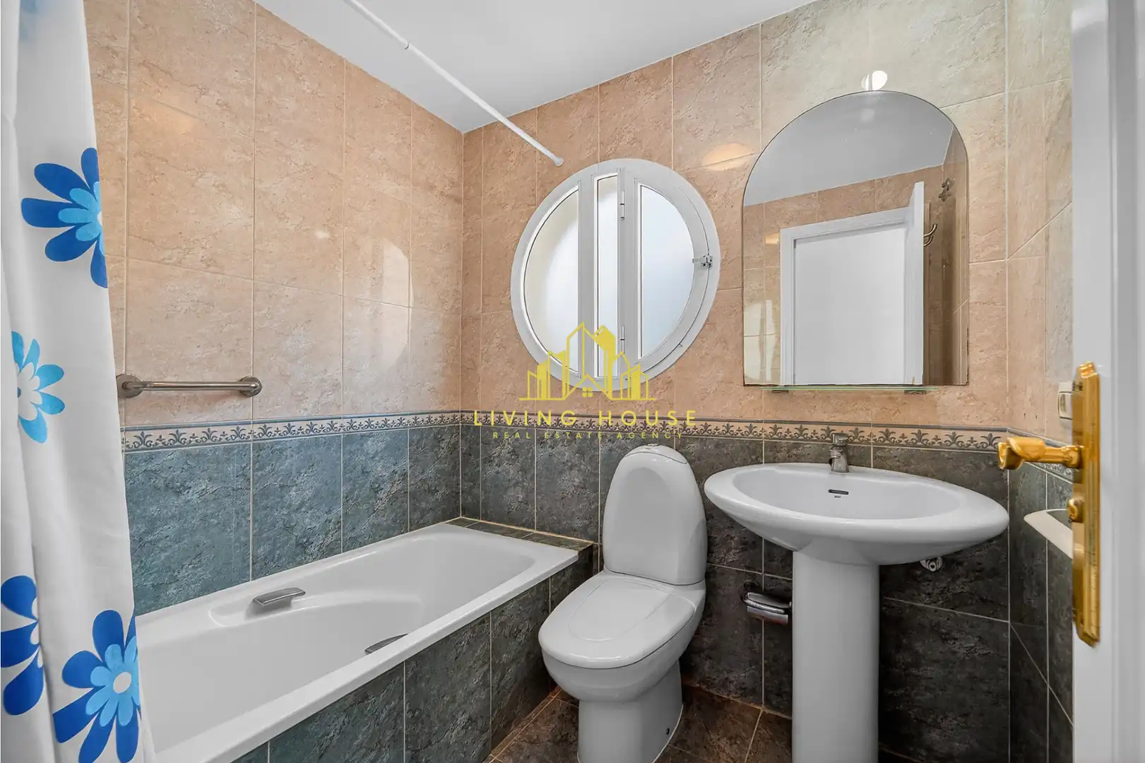 Badezimmer von Dachboden zum Verkauf in San Miguel de Abona mit Terrasse, Möbliert und Ofen