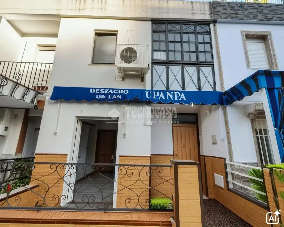 Vista exterior de Casa adosada en venda en Los Palacios y Villafranca amb Balcó