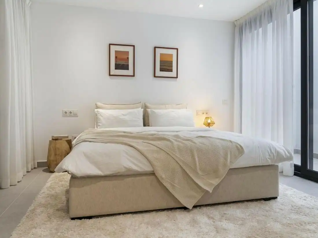 Dormitori de Casa o xalet de lloguer en Estepona amb Aire condicionat, Jardí privat i Terrassa