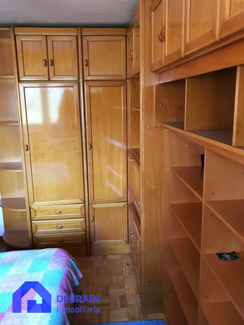 Schlafzimmer von Wohnung zur Miete in Oviedo  mit Möbliert