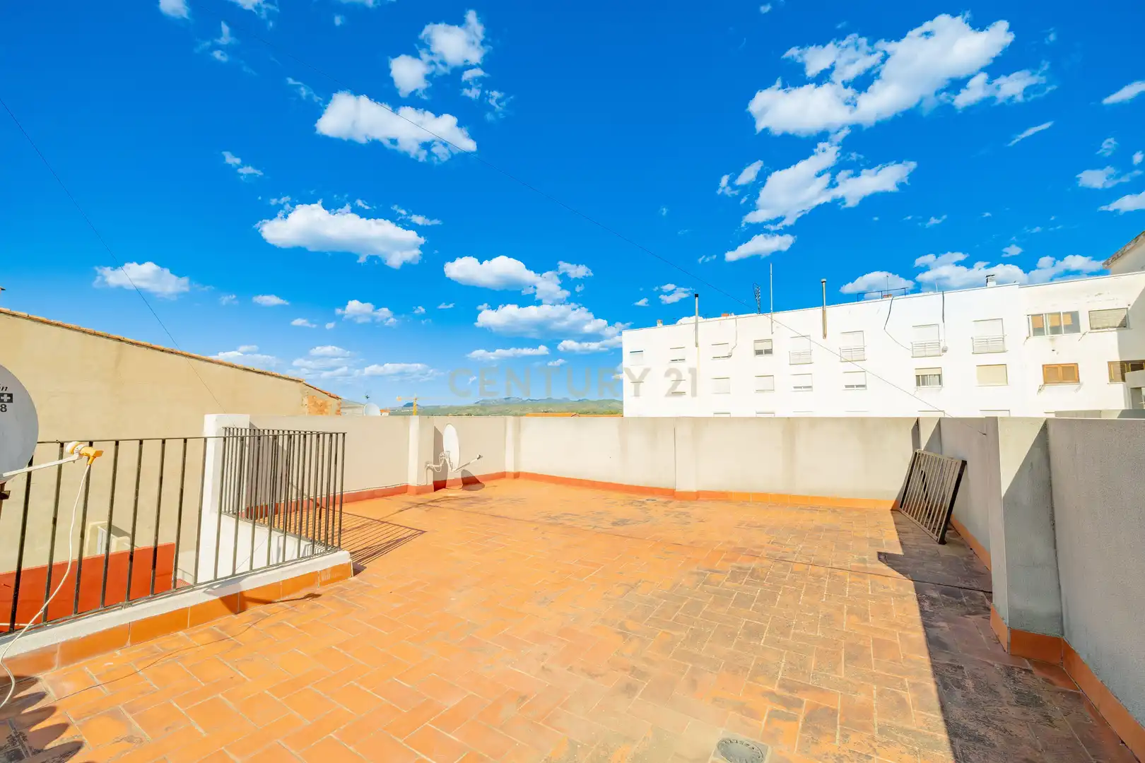 Terrasse von Wohnungen zum Verkauf in La Pobla Llarga mit Klimaanlage, Ofen und Balkon