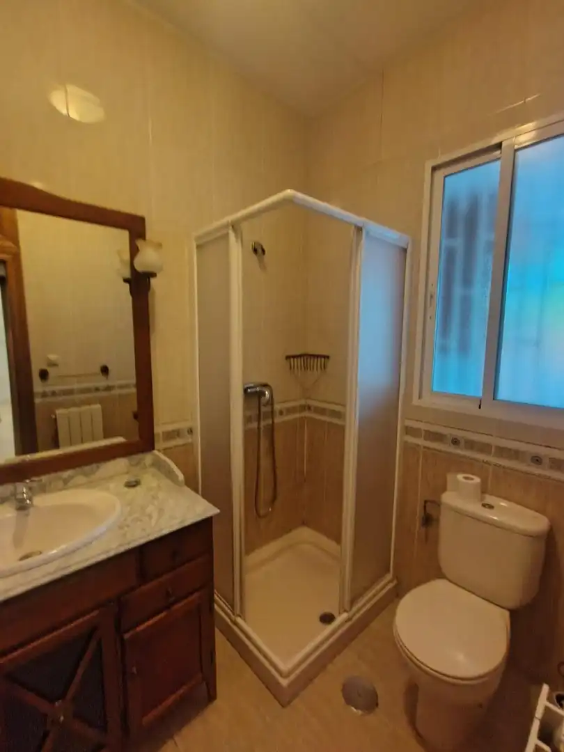 Badezimmer von Haus oder Chalet zur Miete in Viana de Cega mit Klimaanlage, Heizung und Privatgarten