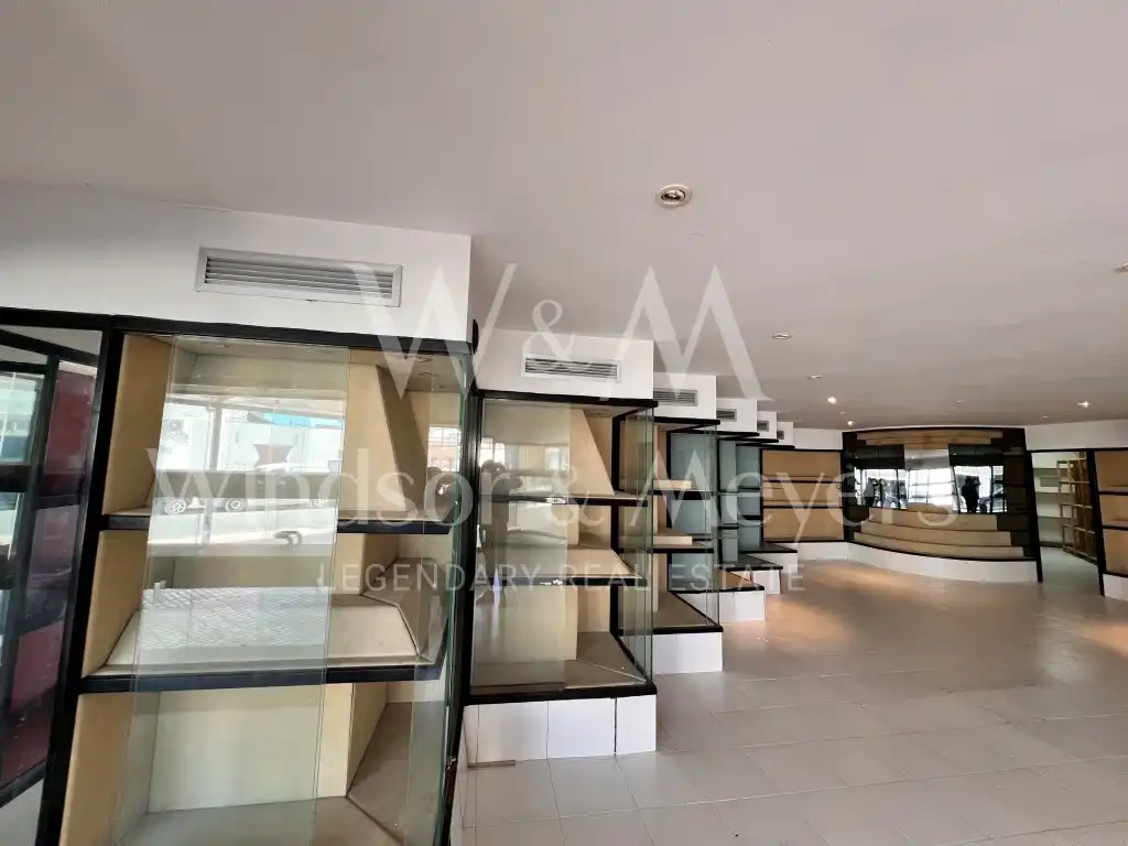 Local en venta en Santa Eulària des Riu con Aire acondicionado